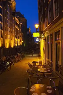 Images Dated 20th June 2007: Buildings with 17th or 18th century facade and narrow lane at night