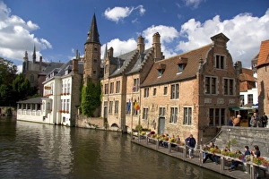 Images Dated 29th July 2007: Buildings along a canal at the city of Bruges in the province of West Flanders, Belgium