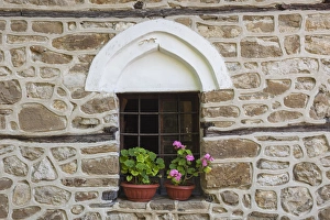 Images Dated 10th June 2014: Bulgaria, Central Mountains, Veliko Tarnovo-area, Arbanasi, Ottoman-era house, window