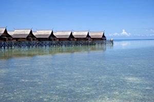 Images Dated 21st August 2005: Bungalows, Sipadan-Kapalai Dive Resort, Sabah, Borneo, Malaysia