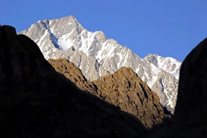 Lone Pine Prints: CA, Lone Pine, Alabama Hills, Lone Pine peak, eastern Sierra Nevada range