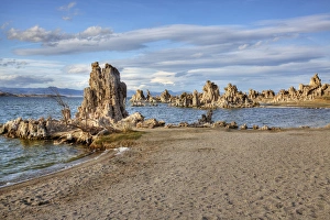 Images Dated 17th April 2011: CA, Mono Lake Tufa State Reserve, South Tufa Area