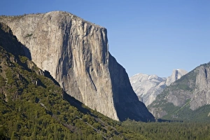 Images Dated 3rd June 2006: CA, Yosemite NP, El Capitan with Clouds Rest and Half Dome