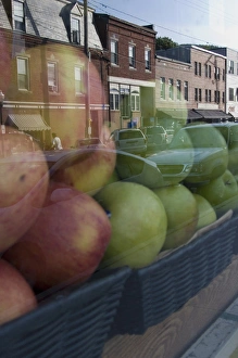 Images Dated 17th July 2007: Camden, Maine. Grocery store and reflection of Main street