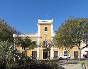 Town Square Prints: Camera Municipal da Praia. Praca Alexandre Albuquerque in Plato