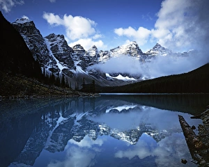 Images Dated 12th November 2009: Canada, Alberta, Banff National Park, Lake Moraine, Valley of Ten Peaks