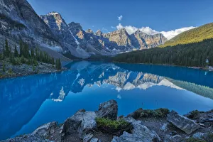 Images Dated 23rd March 2020: Canada, Alberta, Banff National Park. Moraine Lake and Valley of the Ten Peaks at sunrise