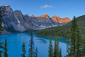 Images Dated 23rd March 2020: Canada, Alberta, Banff National Park. Moraine Lake and Valley of the Ten Peaks at sunrise