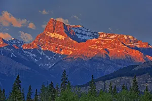 Images Dated 19th March 2019: Canada, Alberta. Canadian Rocky Mountains at sunrise. Credit as