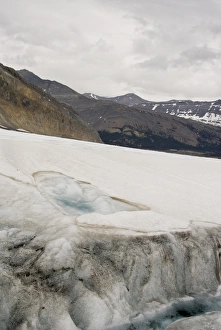 Images Dated 9th June 2007: Canada: Alberta, Columbia Icefields Center Bus Tour, Athabasca Glacier