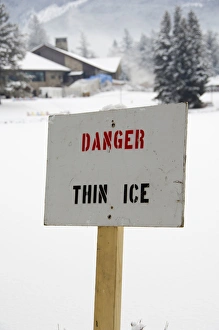 Images Dated 8th December 2008: Canada, Alberta, Jasper, Jasper NP. Fairmont Jasper Park Lodge. Danger sign on frozen