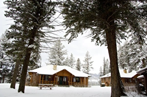 Images Dated 8th December 2008: Canada, Alberta, Jasper, Jasper NP. Fairmont Jasper Park Lodge cabins