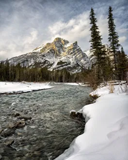 Images Dated 18th September 2019: Canada, Alberta, Kananaskis Country, Mount Kidd and the Kananaskis River
