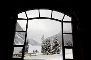 Images Dated 9th December 2008: Canada, Alberta, Lake Louise. Farimont Chateau Lake Louise. View over the frozen