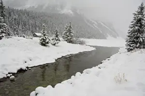 Images Dated 9th December 2008: Canada, Alberta, Lake Louise. Farimont Chateau Lake Louise, winter views around Lake