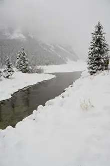 Images Dated 9th December 2008: Canada, Alberta, Lake Louise. Farimont Chateau Lake Louise