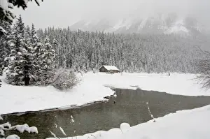 Images Dated 9th December 2008: Canada, Alberta, Lake Louise. Farimont Chateau Lake Louise