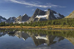 Images Dated 7th November 2019: Canada, Alberta. Tonquin Valley, Jasper National Park