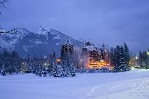 Images Dated 6th February 2005: Canada, Banff, Banff Springs Hotel in evening light