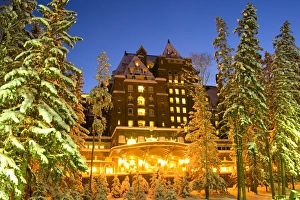 Images Dated 7th February 2005: Canada, Banff, Banff Springs Hotel in evening light