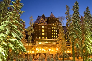 Images Dated 7th February 2005: Canada, Banff, Banff Springs Hotel in evening light