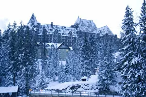 Images Dated 6th February 2005: Canada, Banff, Banff Springs Hotel from Spray River Trail
