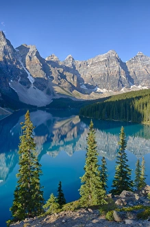 Images Dated 30th July 2014: Canada, Banff National Park, Valley of the Ten Peaks, Moraine Lake