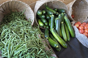 Images Dated 23rd May 2009: Canada, British Columbia, Cowichan Valley. Green beans and zucchini in wicker baskets