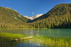 Images Dated 15th March 2018: Canada, British Columbia, Joffre Lakes Provincial Park, Lower Joffre Lake landscape