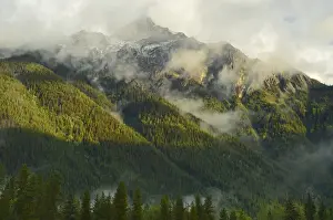 Images Dated 6th September 2007: Canada, British Columbia, Mt. Robson Provincial Park. Mountain landscape. Credit as