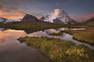 Canada, British Columbia. Sunrise over Mount Robson, highest mountain in the Canadian