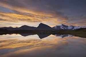 Prints of Canada, British Columbia. Sunrise over the Rainbow Range, seen from Mumm Basin, Mount Robson Provincial Park Images Dated 2019 November: Canada, British Columbia. Sunrise over the Rainbow Range, seen from Mumm Basin