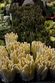 Images Dated 21st July 2007: Canada, British Columbia, Vancouver. A close-up of white and green asparagus at the