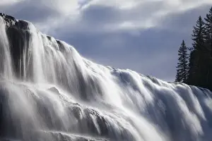 Images Dated 20th September 2009: Canada, British Columbia, Wells Gray Provincial Park. Sunlight on Dawson Falls. Credit as