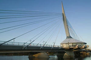 Images Dated 10th October 2005: Canada, Manitoba, Winnipeg: Esplanade Riel Pedestrian Bridge