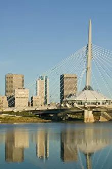 Images Dated 11th October 2005: CANADA-Manitoba-Winnipeg: Esplanade Riel Pedestrian Bridge / Morning