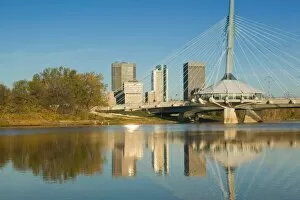 Images Dated 11th October 2005: CANADA-Manitoba-Winnipeg: Esplanade Riel Pedestrian Bridge / Morning