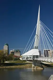 Images Dated 11th October 2005: CANADA-Manitoba-Winnipeg: Esplanade Riel Pedestrian Bridge / Daytime
