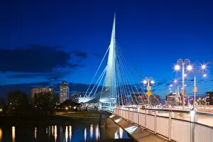Images Dated 11th October 2005: CANADA-Manitoba-Winnipeg: Esplanade Riel Pedestrian Bridge / Evening