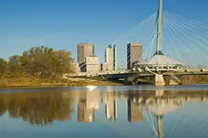 Images Dated 11th October 2005: CANADA-Manitoba-Winnipeg: Esplanade Riel Pedestrian Bridge / Morning