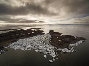 Nunavut Gallery: Canada, Nunavut Territory, Repulse Bay, Aerial view of grounded icebergs on Harbour