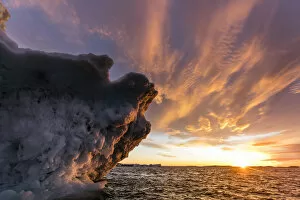 Nunavut Gallery: Canada, Nunavut Territory, Repulse Bay, Setting midnight sun lights clouds above