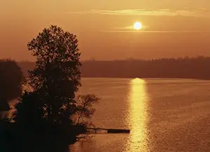 Images Dated 12th October 2017: Canada, Ontario, London, View of Fanshawe Lake at sunrise