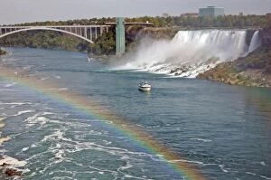 Images Dated 30th September 2007: Canada, Ontario, Niagara Falls. Maid of the Mist boat ride under a rainbow