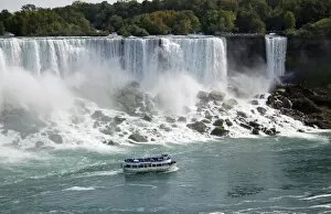 Images Dated 30th September 2007: Canada, Ontario, Niagara Falls. Maid of the Mist boat ride