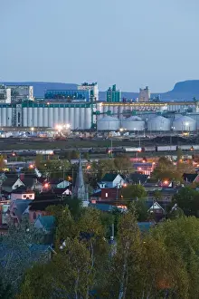 Images Dated 9th October 2005: CANADA-Ontario-Thunder Bay: Town View & Keefer Shipping Terminal Area / Evening