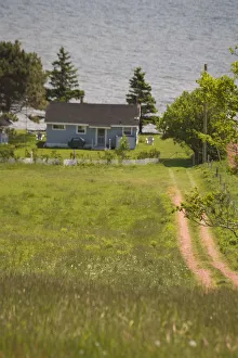 Images Dated 19th June 2007: Canada, Prince Edward Island, Argyle Shore. Shoreline cottage