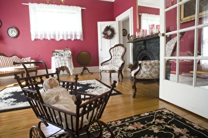 Images Dated 19th June 2007: Canada, Prince Edward Island, Charlottetown. Front room of the Fitzroy Hall Inn