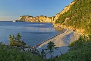 Images Dated 30th March 2018: Canada, Quebec, Forillon National Park. Limestone cliffs along bay