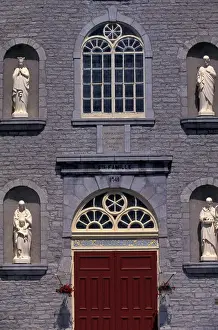 Images Dated 14th June 2005: Canada, Quebec, Ile d Orleans, Eglise Sainte Famille. Town of Sainte Famille